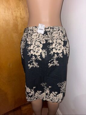 J. Crew Black Pencil Skirt with Cream Floral Embroidery Size 8 NWT